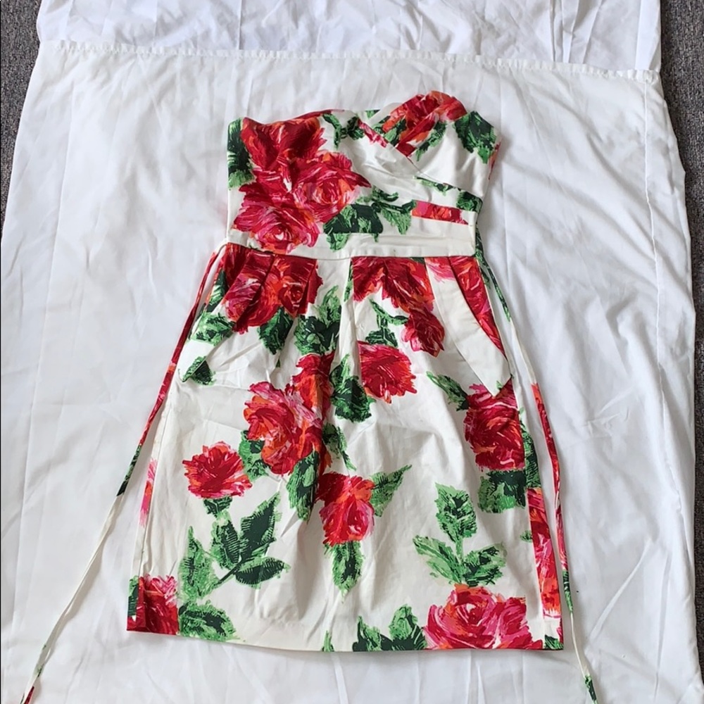Cute floral dress!
